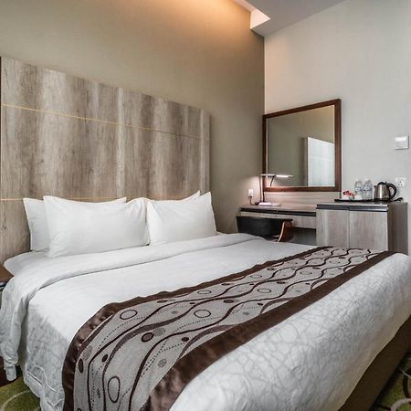 Ano Hotel Miri Esterno foto