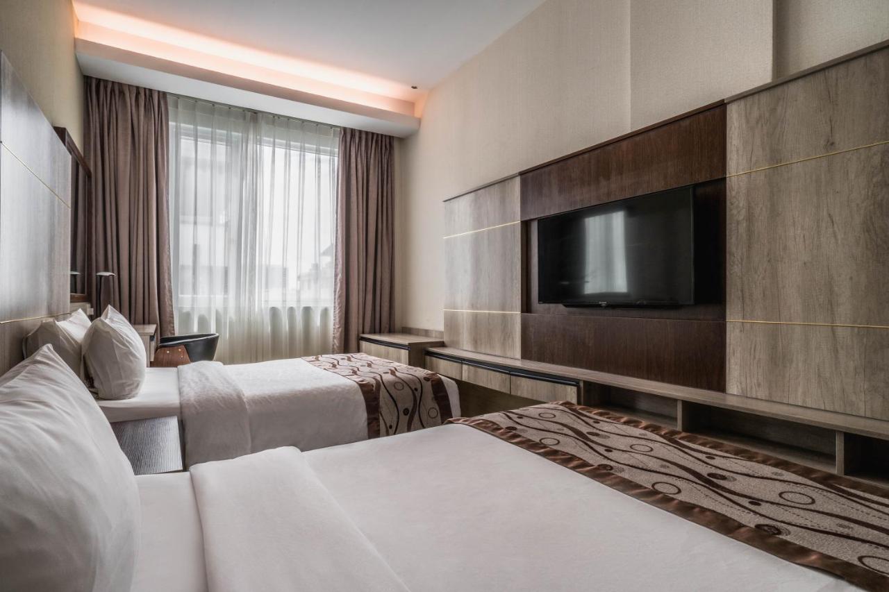 Ano Hotel Miri Esterno foto