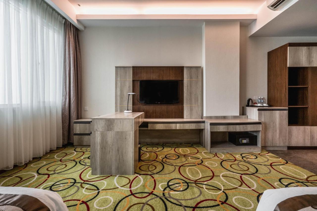 Ano Hotel Miri Esterno foto