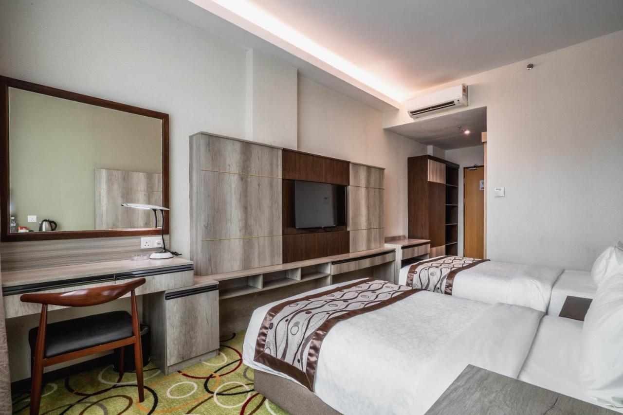 Ano Hotel Miri Esterno foto