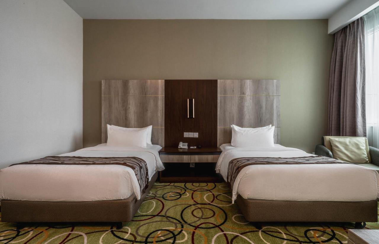 Ano Hotel Miri Esterno foto