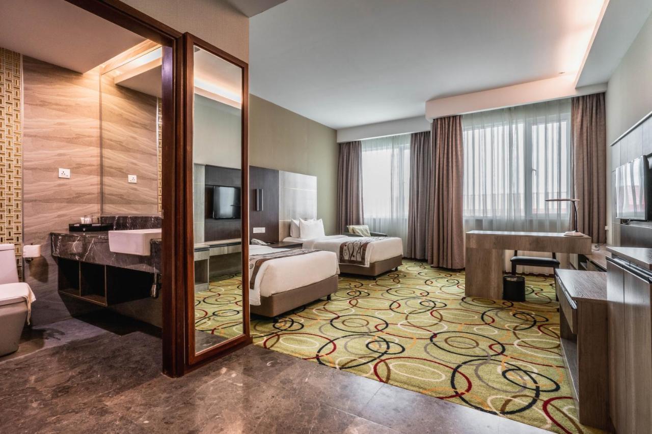 Ano Hotel Miri Esterno foto